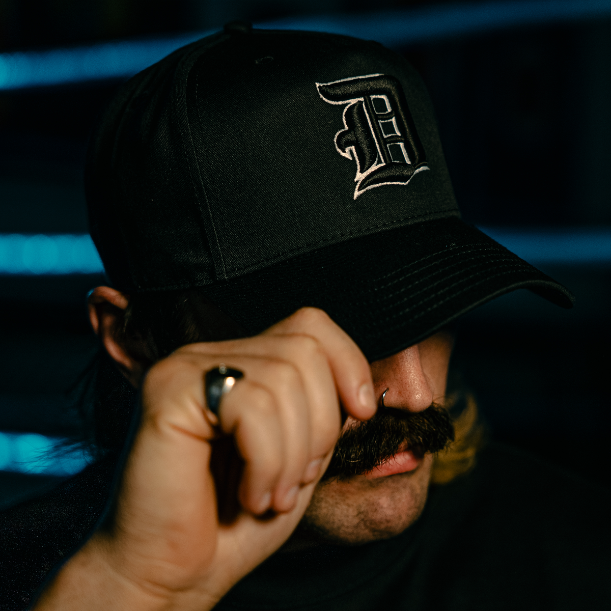 "D CREST BLACK" 5 PANNEL HAT